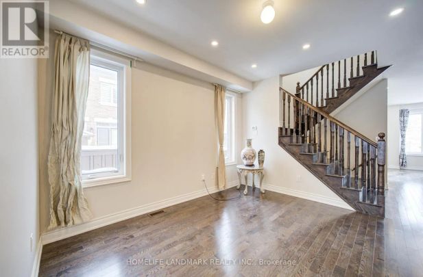 9 ROTONDO CRESCENT - Photo 1