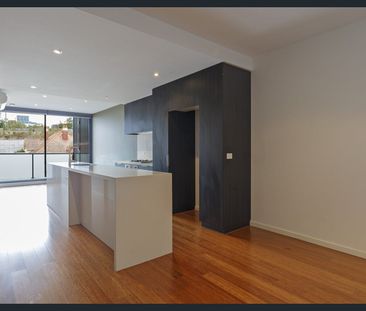 SPACIOUS APARTMENT LIVING IN THE HEART OF HEIDELBERG - Photo 1