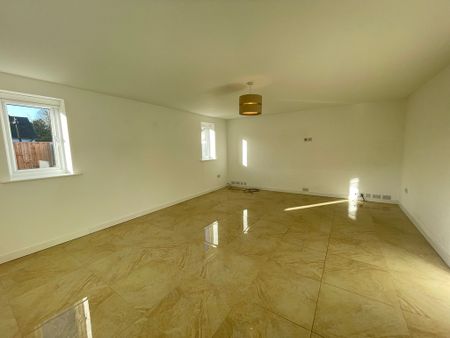 4 bedroom Detached House to let - Photo 5