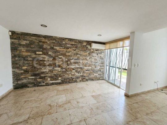 Renta de Casa Zona - Paseo del Ángel - Tlaxcalancingo con Roof Garden - Photo 1