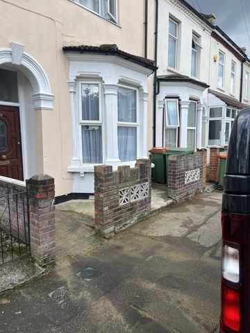 Room in a Shared House, Reginald Road, E7 - Photo 4