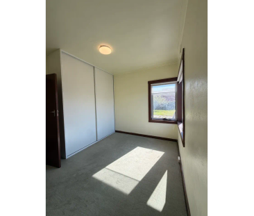 Charming Living in Launceston - Photo 4