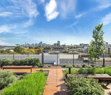 Beautifully Designed Two bedroom Apartment with City Views - Photo 1