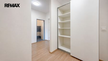 Pronájem bytu 1+kk v osobním vlastnictví 41 m², Holubice - Photo 2