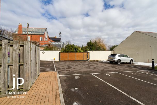 ALEXANDRA HOUSE BEACH ROAD PENARTH UNFURNISHED TWO BEDROOM DUPLEX - Photo 1