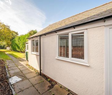 2 bedroom end of terrace house to rent - Photo 1
