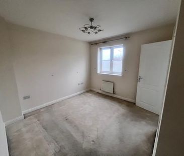 3 bedroom end of terrace house to rent - Photo 4