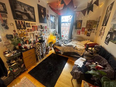 4 bedroom end of terrace house to rent - Photo 2