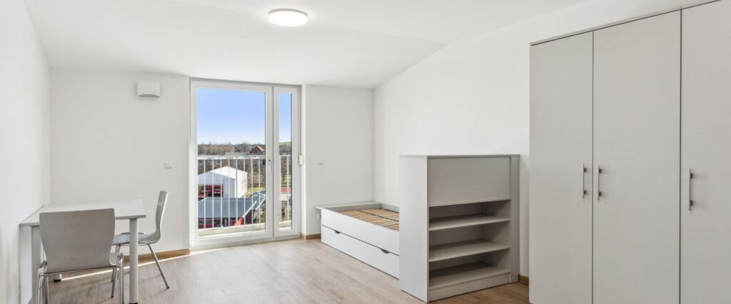 Einziehen und 250 € sichern - Möbliertes 2-Zimmer-Studentenapartment mit großzügigem Balkon - Strom & Internet inklusive - Foto 1