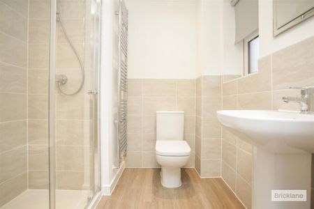 3 bed House To Let - Photo 3