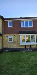 Bedroom Semi-detached House In Guildford, GU4 - Photo 3