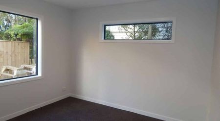 House close to the shop - Photo 5