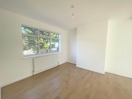 Birds Farm Ave, Romford - Photo 5