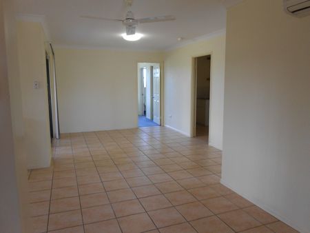 LOVELY FAMILY HOME IN ANNANDALE - GREAT LOCATION! - Photo 4