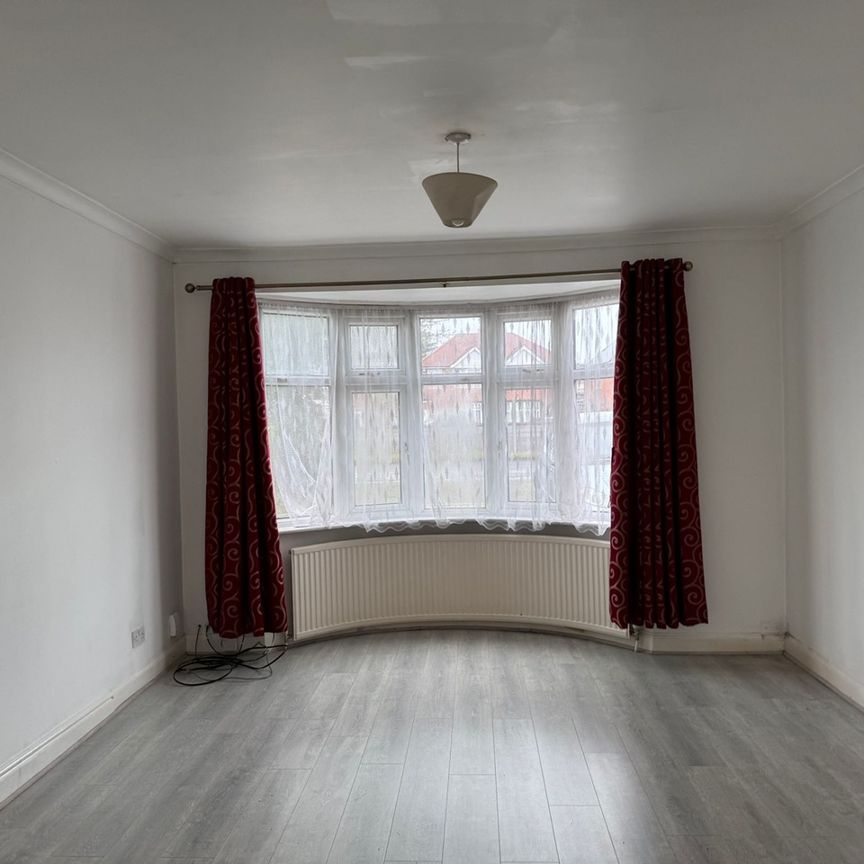 Room in a Shared House, Narborough Road South, LE3 - Photo 1