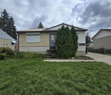 Spacious 4 Bedroom, 2 Bathroom Home in High Park! — 4 Bedrooms House - Photo 1