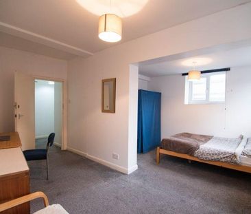 2 bedroom flat to rent - Photo 6