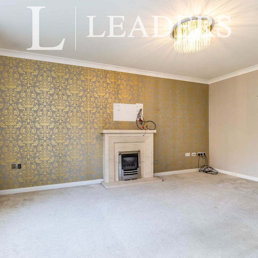 4 bedroom house to rent Woodlands Close, Merstham, Redhill, RH1 - Photo 1