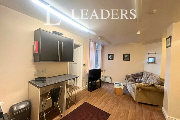 Studio to rent - Photo 1