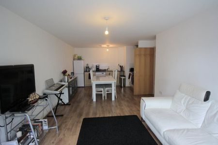 2 bedroom flat to rent - Photo 2