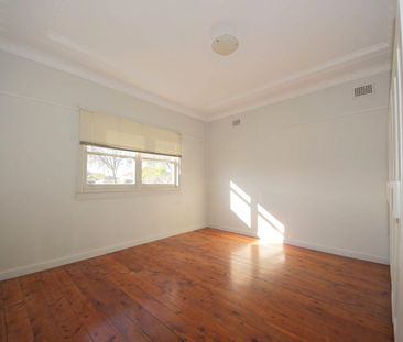 Ideal Location , Corner block. - Photo 5