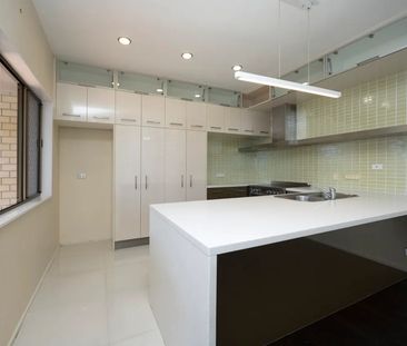Modern City Apartment with Views - Great Location! - Photo 3