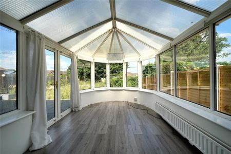 5 bedroom detached house to rent - Photo 4