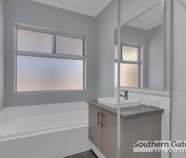 Easy Care Family Home! - Photo 6