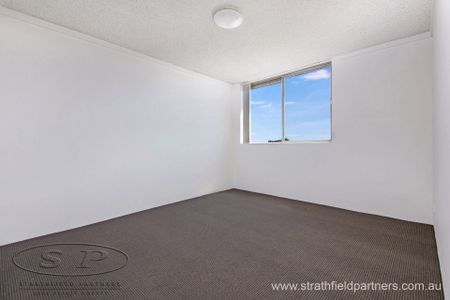 Renovated top floor unit with views! - Photo 2