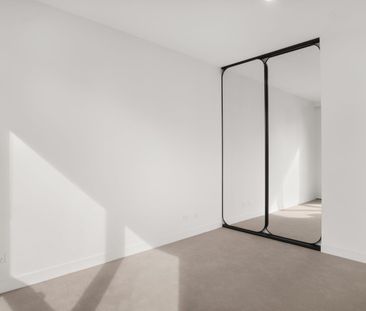 Quality one bedroom with separate study - Photo 3