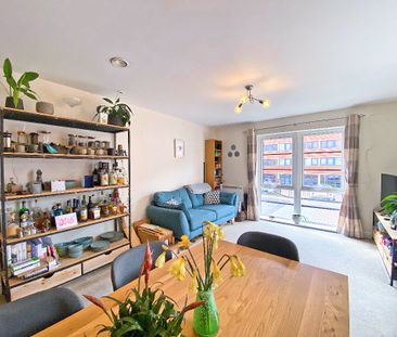 Lincoln Court, Wallis Square, GU14 - Photo 3