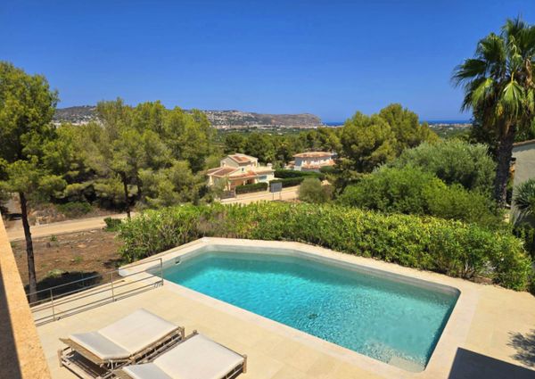 LUXURY villa with 3 bedrooms for rent in Javea