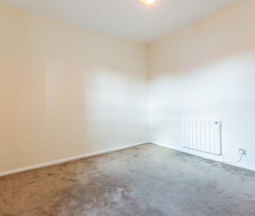 3 bedroom flat to rent - Photo 6