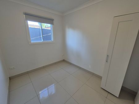 2 Bedroom Granny Flat + Water, Gas, Internet Included! - Photo 3