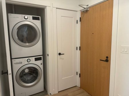 5th Floor Condo in Upper Montrose Building - Photo 3