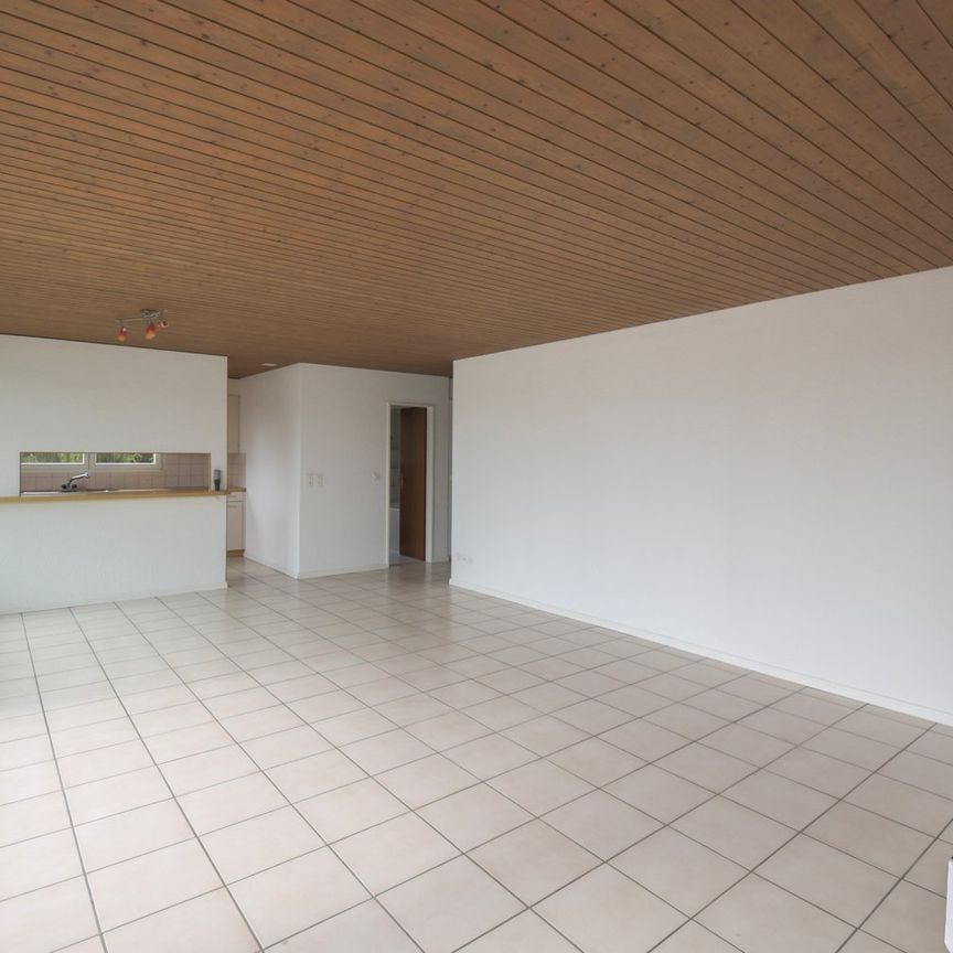 Helle Attika-Wohnung mit Terrasse und Aussicht in Ipsach - Foto 1