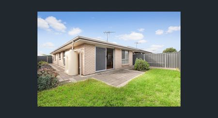 Neat Four Bedroom Home - Photo 3