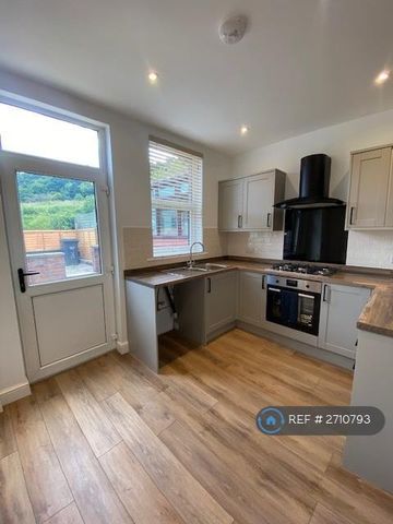 2 bedroom terraced house to rent - Photo 5