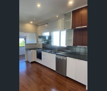 Gorgeous Family Home Perfectly Positioned in a Prime Location - Photo 4