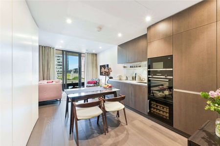 This well-presented apartment is in the highly sought-after Ten Park Drive development in Wood Wharf, Canary Wharf, Meticulously crafted by renowned architects. - Photo 2