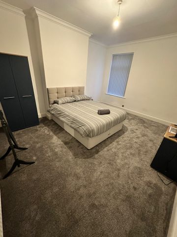 Room in a Shared House, Laird Street, CH41 - Photo 2