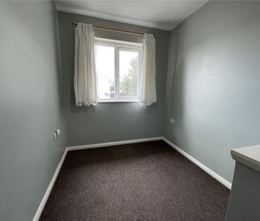 3 bedroom end of terrace house to rent - Photo 2