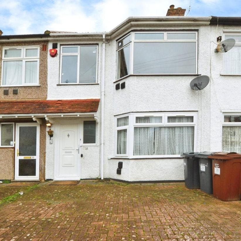 Ivanhoe Road, Hounslow - Photo 1