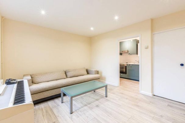 1 bedroom mews to rent - Photo 1