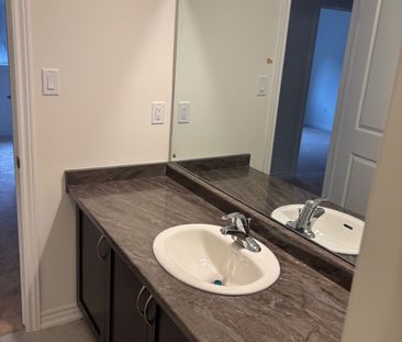 For Lease - 7 Mckernan Avenue, Brantford, Ontario - Photo 5