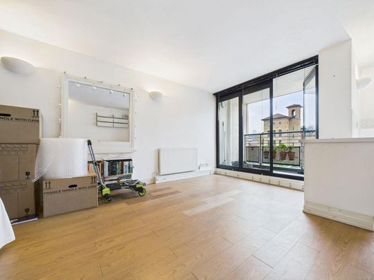 Studio to rent - Photo 1
