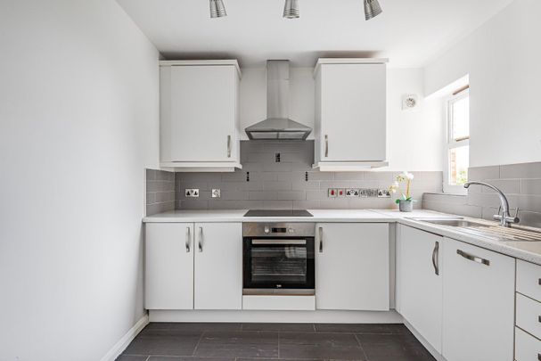 Horniman Drive, London, SE23 - Photo 1