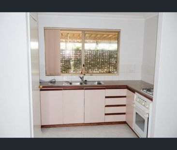 🏡 For Rent – 4 Erica Street, Coodanup WA 6210 - Photo 3