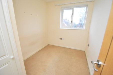 4 bedroom semi-detached house to rent - Photo 4