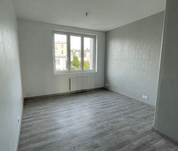 T4 - RUE VICTOR EUSEN - 72 m² - Photo 2